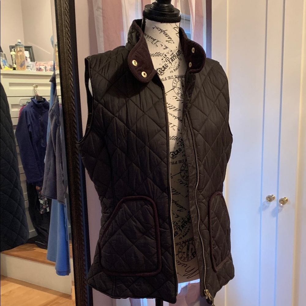 Hunter green field vest, corduroy accents at collar n pockets, brass zipper.